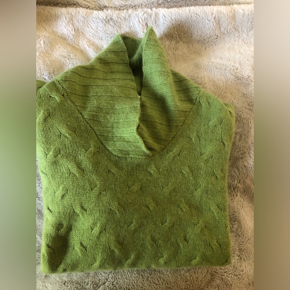 Talbots Cashmere Women’s Green Cable-Knit Turtleneck Sweater